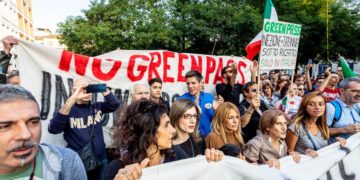 No green pass, protesta a Milano: 8 fermati