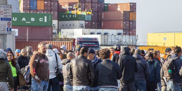 Green pass obbligatorio lavoro, proteste in tutta Italia