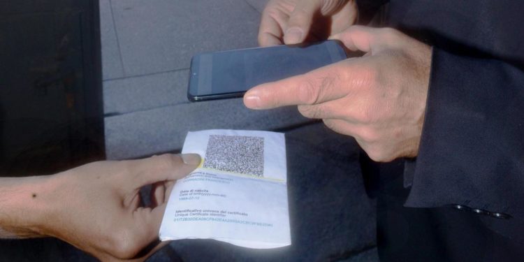 Green pass Italia, obbligatorio a lavoro da 15 ottobre: regole