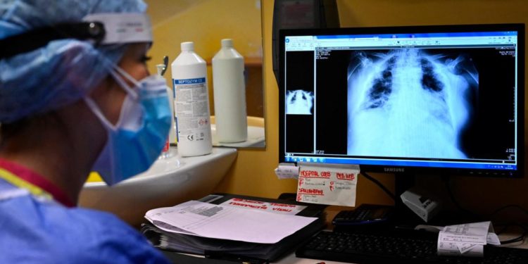 Covid oggi Italia, Ricciardi: “Non ne siamo ancora lontanamente usciti”