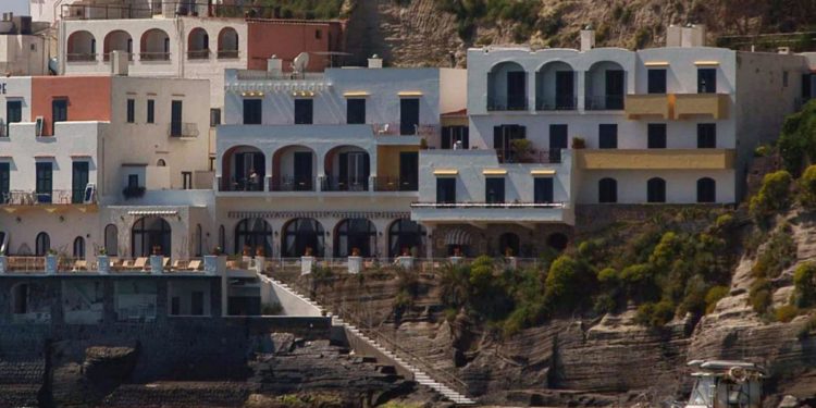 Ischia, prima sindaca a Serrara Fontana: “Ora Merkel torni a trovarci”