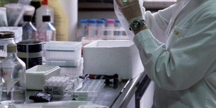 Covid, Oxford studia vaccino per variante Delta