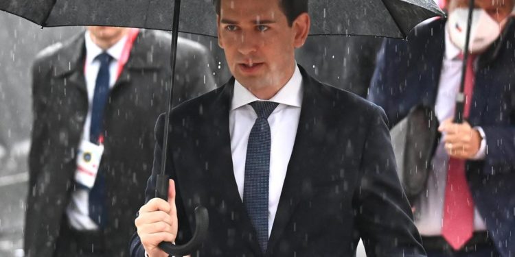 Austria, Kurz indagato per favoreggiamento della corruzione