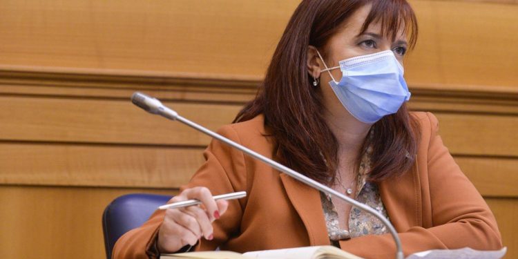 Green Pass, senatrice Granato rifiuta di esibirlo: lavori sospesi