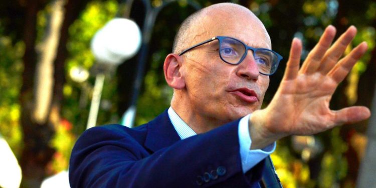 Green pass obbligatorio, Letta: “Bloccare Paese per no vax? Non esiste”