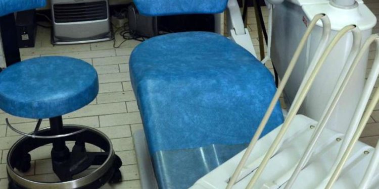 Brescia, esplosione in uno studio dentistico: tre ustionati tra cui una 14enne