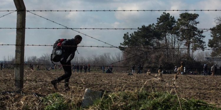 Migranti, 12 Paesi Ue vogliono un ‘muro’