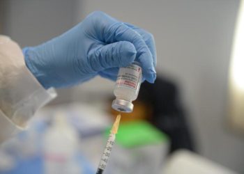 Vaccino Moderna sospeso in Svezia e Danimarca tra i giovani