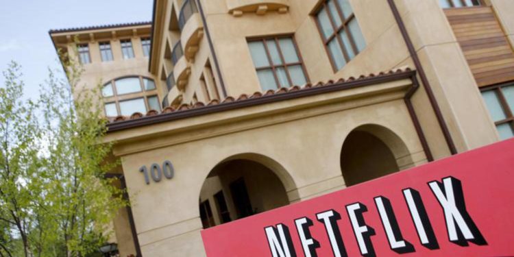 Licenziato da Netflix per divulgazione info su show accusato di transfobia