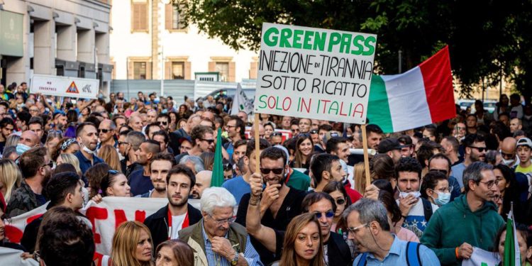 No Green pass, manifestazione Milano: 5 arresti
