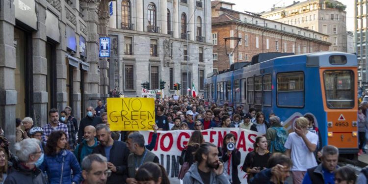 No Green Pass Milano, 5mila in corteo: traffico in tilt