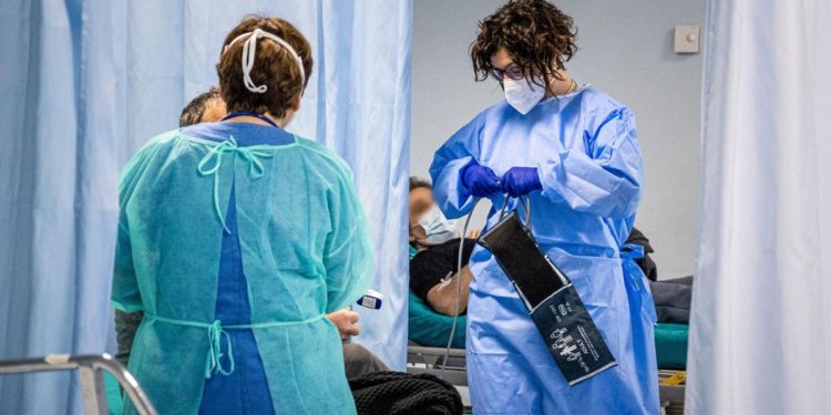 Covid oggi Italia, bollettino Protezione Civile e numeri contagi regioni