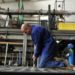 Industria, ad agosto per la produzione industriale leggero calo mensile