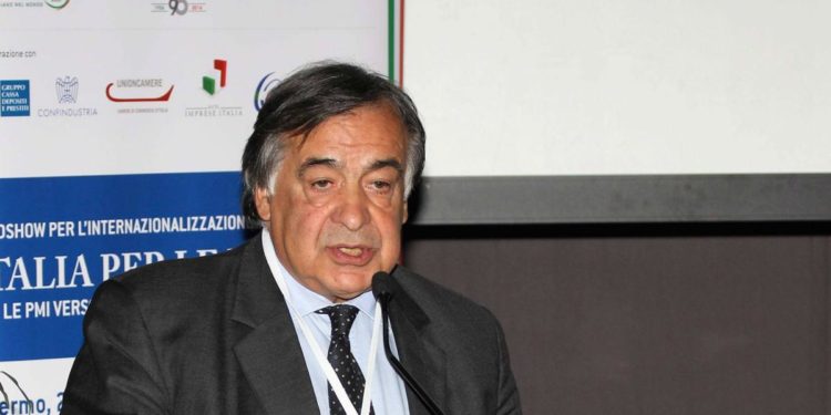 Falsi nei bilanci, indagati sindaco di Palermo Orlando e altri 23