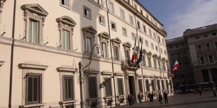 Manovra, oggi il Cdm. Pensioni verso quota 102 nel 2022