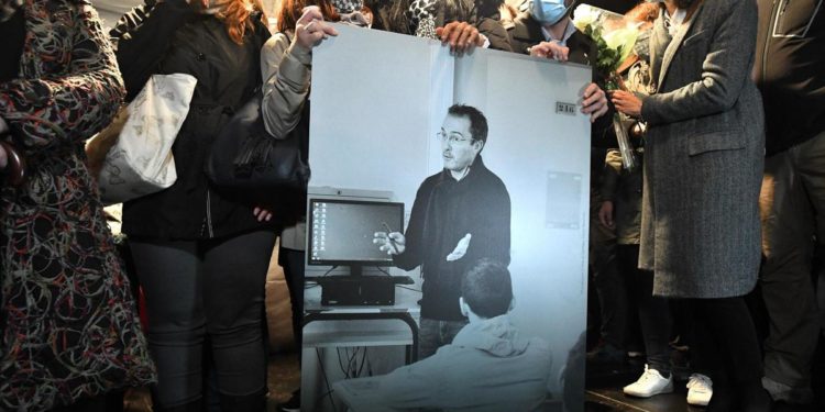 Francia ricorda Paty, ucciso per aver mostrato caricature Maometto