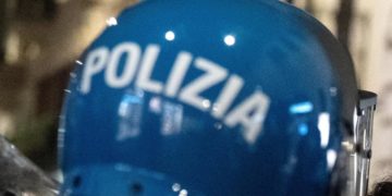 No Green pass Roma, denunciato agente ripreso mentre colpisce manifestante