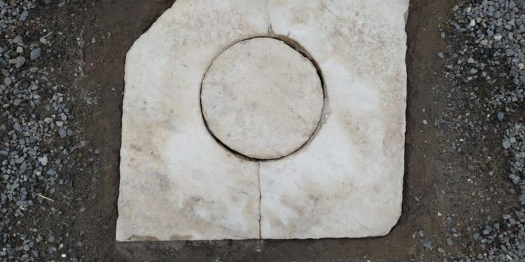 Pompei, rubato chiusino in marmo da Domus Sirico