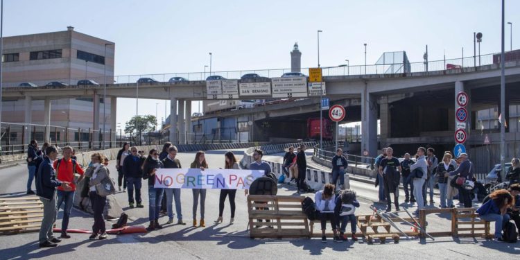 Green pass, porto Genova: sgomberato presidio a varco Etiopia