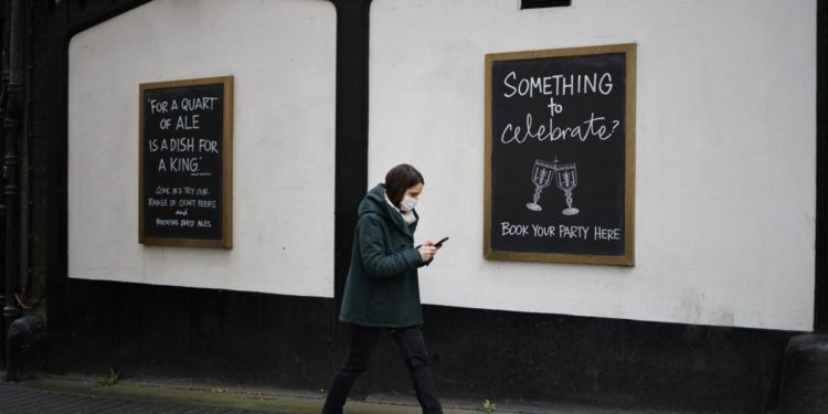 Covid oggi Gb, oltre 43mila contagi e 186 morti in 24 ore