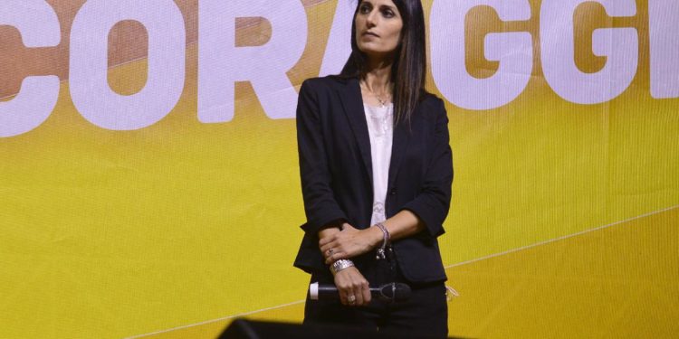 Elezioni Roma, Raggi: “Unica a tenere testa a corazzate destra e sinistra”