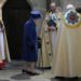 La Regina Elisabetta per la prima volta in pubblico con il bastone