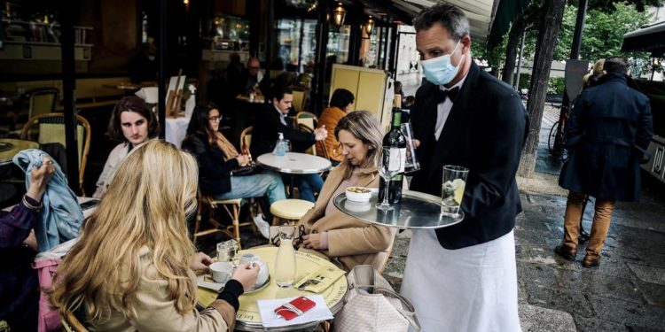 Covid oggi Italia, Mantovani: “Vediamo la fine della pandemia”