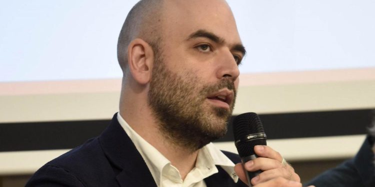 Saviano: “15 anni sotto scorta, vorrei che tutto questo finisse”
