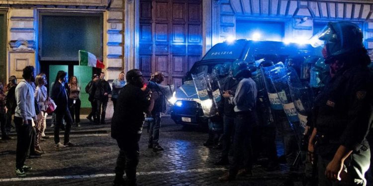 No Green Pass Roma, scontri e violenze: assalto a Cgil
