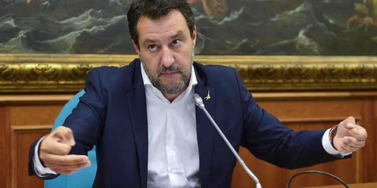 Malumori per audio Salvini rubato, infiltrato dietro tenda poi allontanato