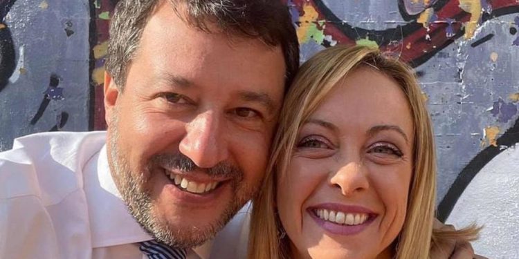 Amministrative, abbraccio Salvini-Meloni: “Vinciamo e cambiamo l’Italia”