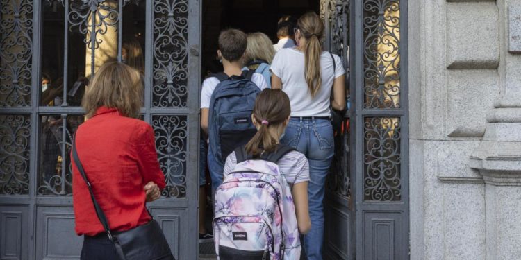 Scuola, Costarelli (presidi Lazio): “Orario 9.40 non funziona, giustamente ragazzi si mobilitano”
