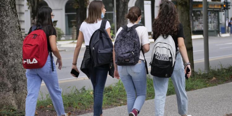 Scuola, costituzionalista Guzzetta: “si esonerino studenti da obbligo Green pass in attività curriculari esterne”