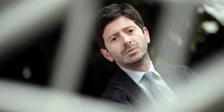 Covid, Speranza: “Vaccinati oltre 80%, prima dose per 85%”