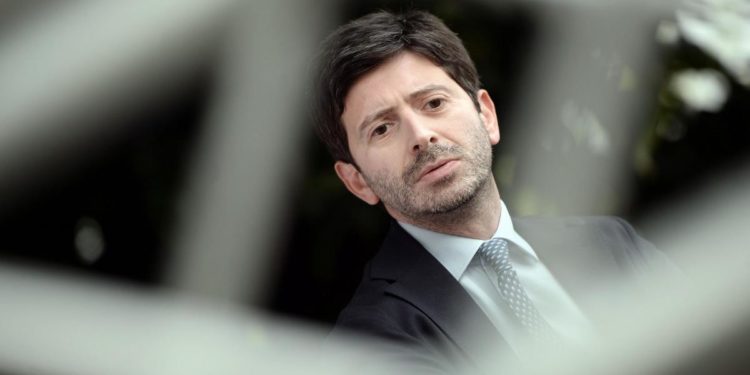 Covid, Speranza: “Dati Gb? Per noi partita diversa ma prudenza”
