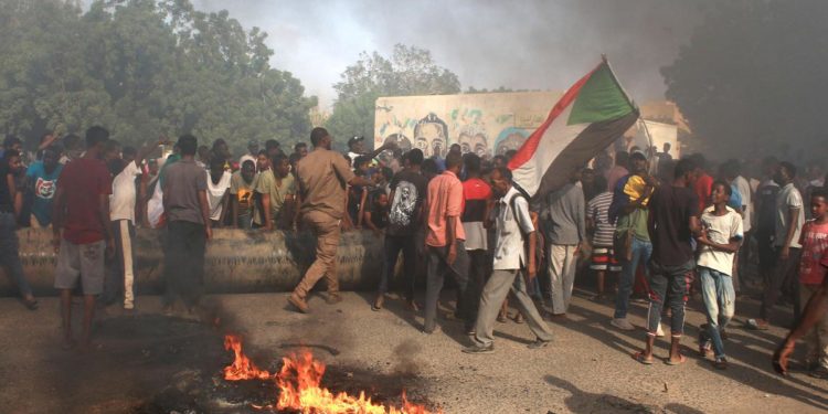 Sudan, proteste anti-golpe nella notte: almeno 7 morti