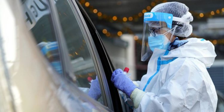 Covid oggi Italia, contagi salgono: “+43% in una settimana”