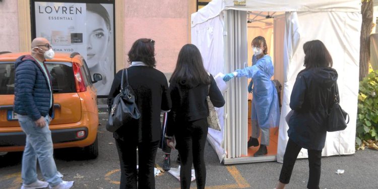Covid oggi Italia, bollettino Protezione Civile e contagi regioni 28 ottobre