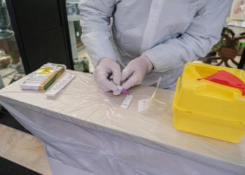 Green pass obbligatorio, boom tamponi: “Diffidare da sconti al ribasso”