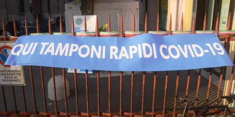 Covid oggi Italia, 4.866 contagi e 50 morti: bollettino 28 ottobre
