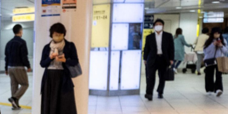 Tokyo, accoltella passeggeri in metro: 15 feriti