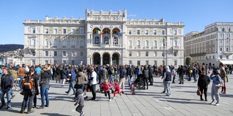 Covid oggi Trieste, sindaco: “Siamo al limite della zona gialla”