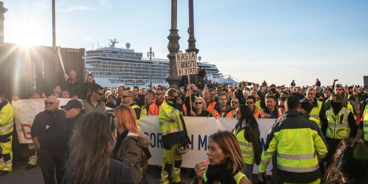 Green pass lavoro, a Trieste la protesta continua: Puzzer si dimette