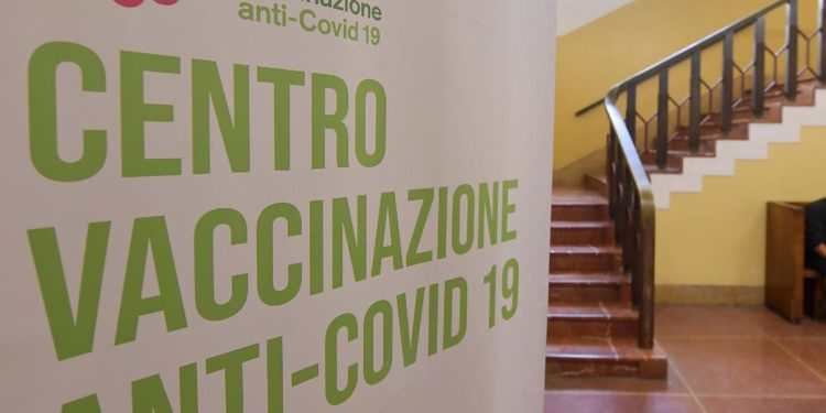 Terza dose, Palù: “Subito agli over 60, sono quelli che rischiano di più”