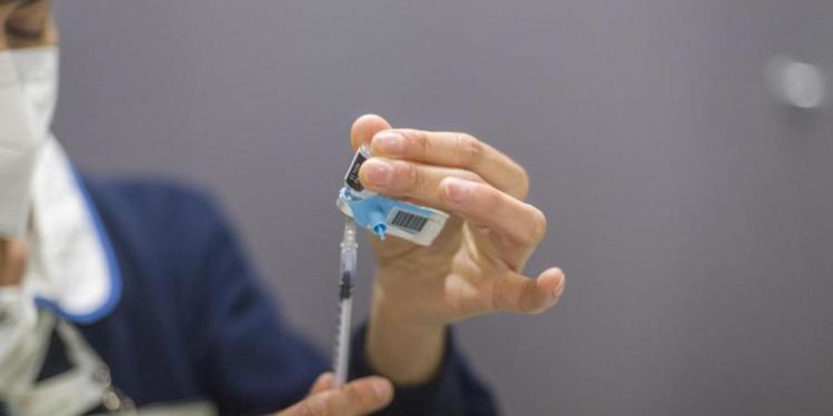 Vaccino covid, oltre 570mila terze dosi in Italia