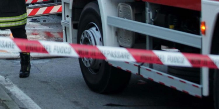 Auto capovolta, muoiono due 24enni a Napoli