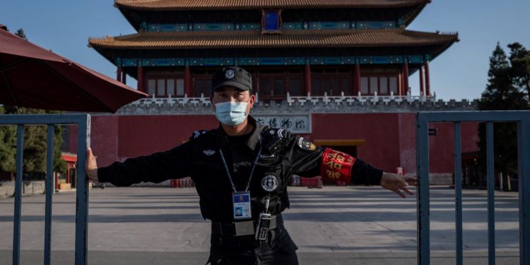 Covid oggi Cina, salgono i contagi: rinviata maratona Pechino