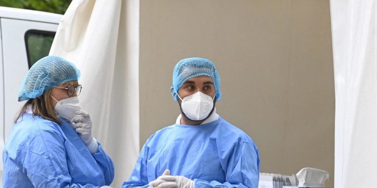 Covid oggi Italia, 3.023 contagi e 30 morti: bollettino 8 ottobre