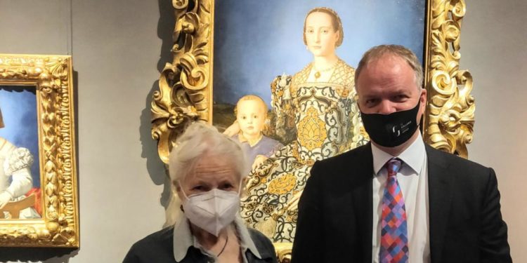 Moda, la ‘signora del punk’ Vivienne Westwood in visita agli Uffizi
