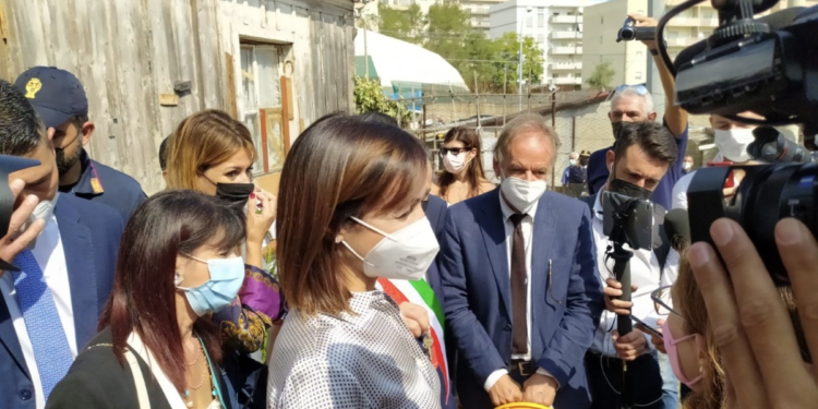 Messina: Dopo oltre un secolo al via le demolizioni delle baracche